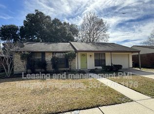 107 Village Ln, Lafayette, LA 70506