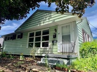 71 Bridlewood Dr, Lockport, NY