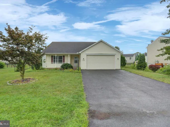 3728 Mountain Shadow Dr, Fayetteville, PA 17222
