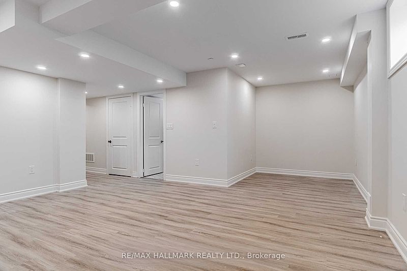 Oakville Townhouse for rent - 4 Bedrooms — photo 25