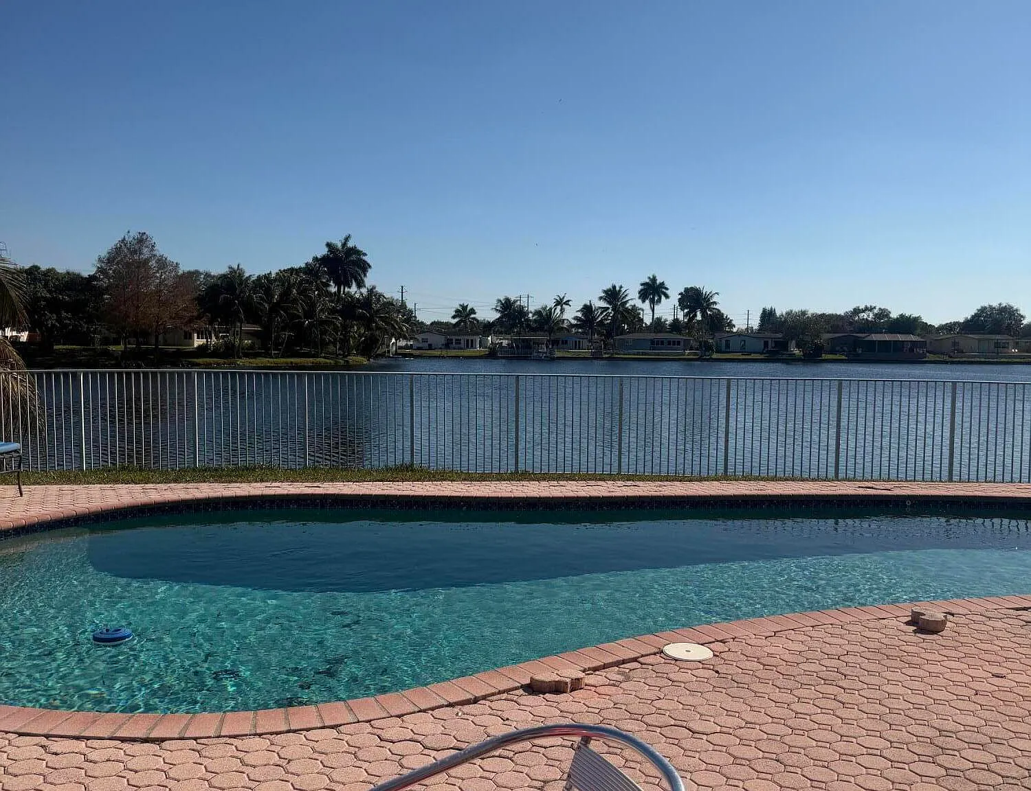 3 bed, 2.0 bath, 1848 sqft, $5,900 — Photo 4