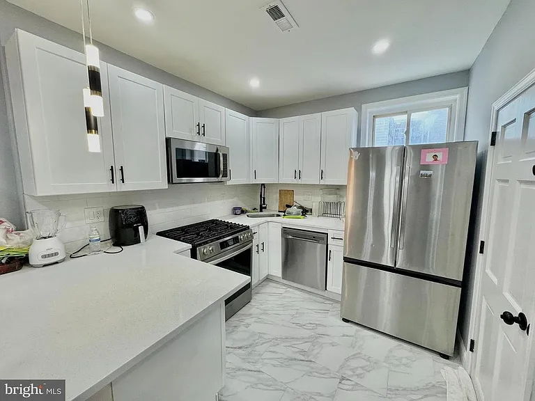 231 Calvert St — Photo 2