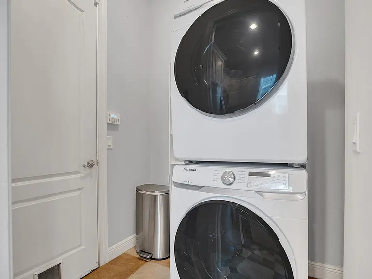 11 N Forest Ave #3 — Photo 22