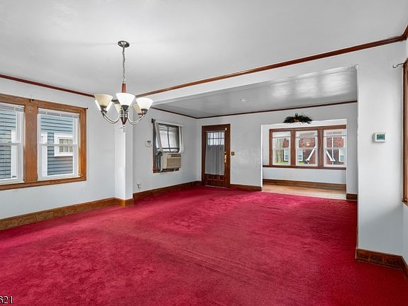 4th image of 121 Schofield St