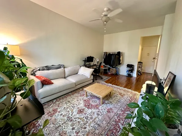321 East 89th Street image 1 of 10