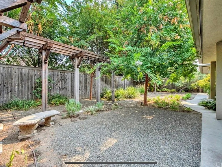 1928 Wisteria Ln — Photo 20