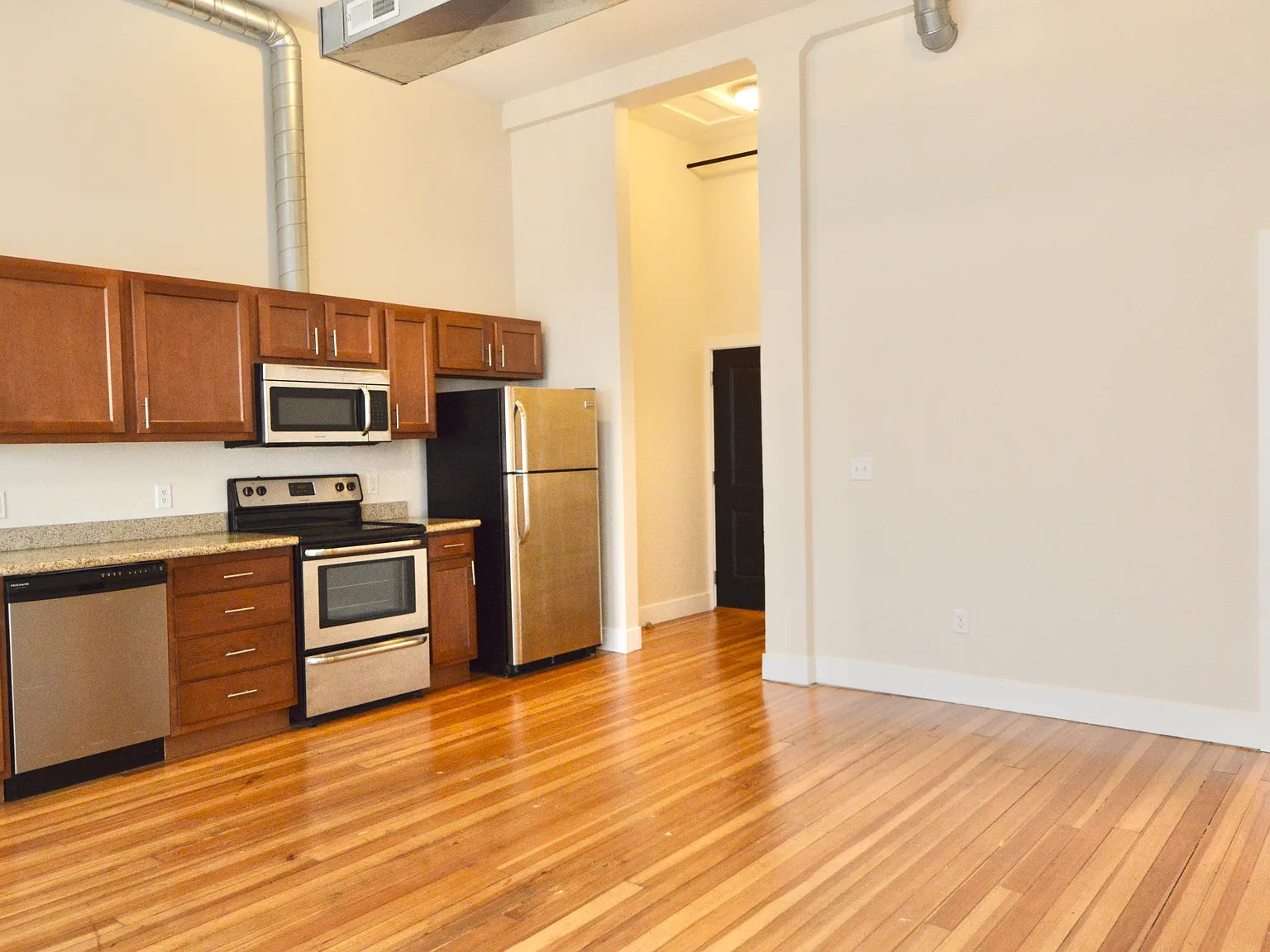 2 bed, 953 sqft, $1,900 — Photo 4