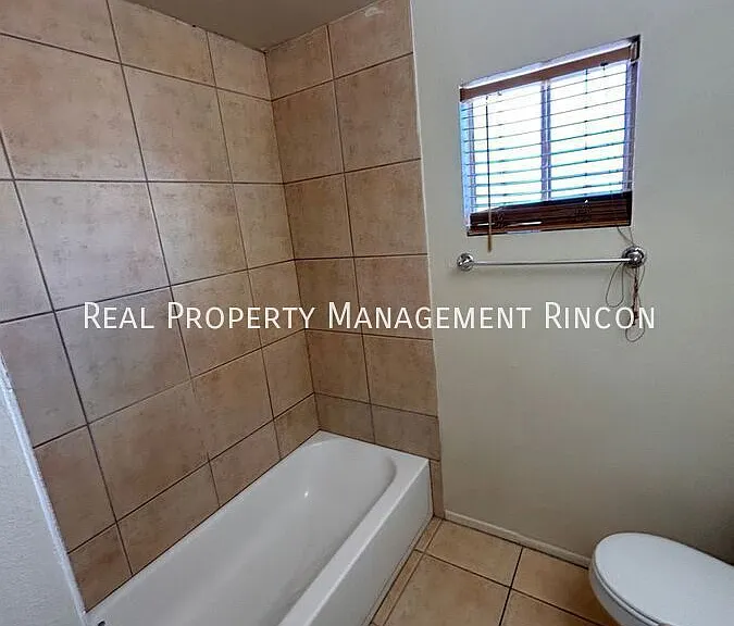 1417 N El Rio Dr — Photo 8