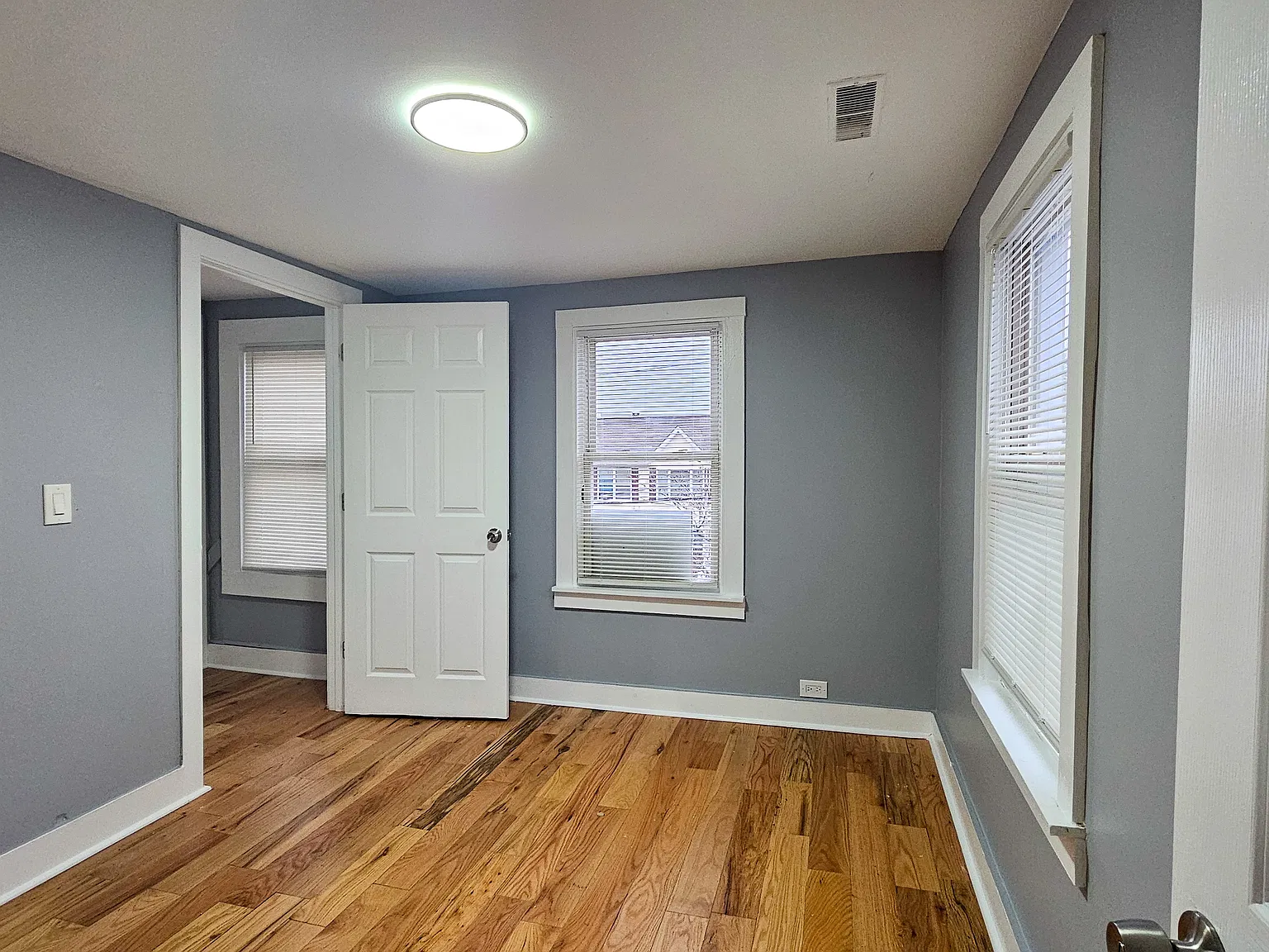2 bed, 1000 sqft, $1,695 — Photo 3