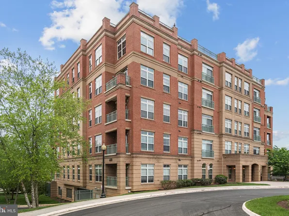680 Watermans Dr APT 402, Woodbridge, VA 22191
