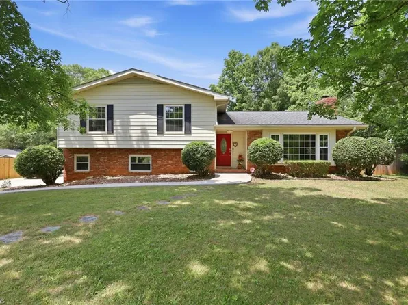 4871 Westchester Rd, Winston Salem, NC 27103