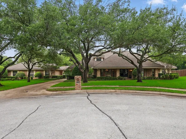 1700 Hampton Ct, Bedford, TX 76021