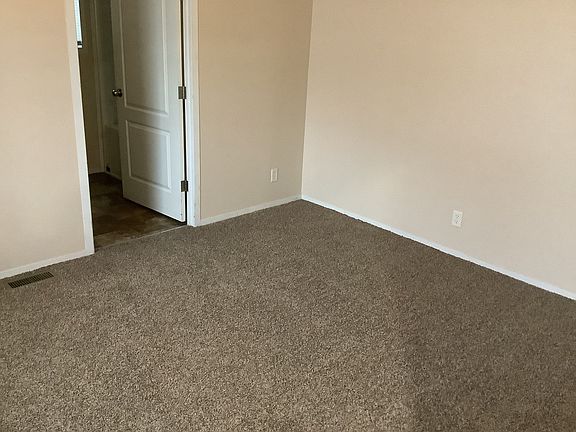 4th image of 900 W Columbia St #106