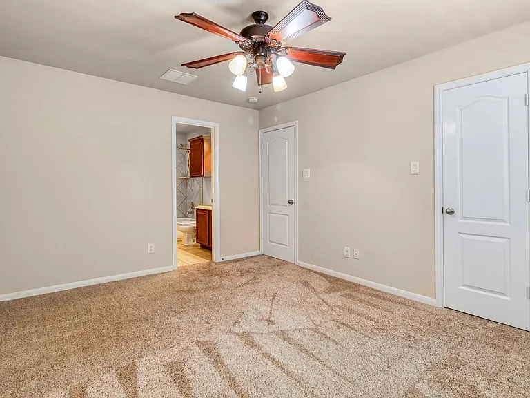 8707 Roswell Rdg — Photo 33