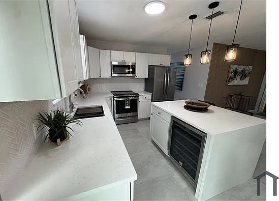 3 bed, 1056 sqft, $3,200 — Photo 4