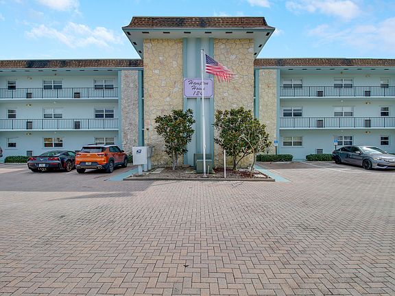 4th image of 124 Shore Court #204