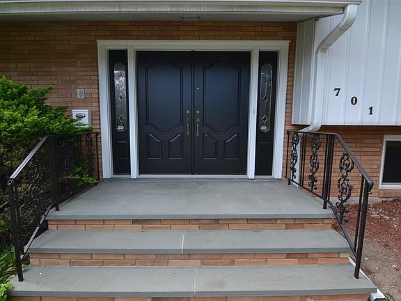 3rd image of 701 Valleyview Dr