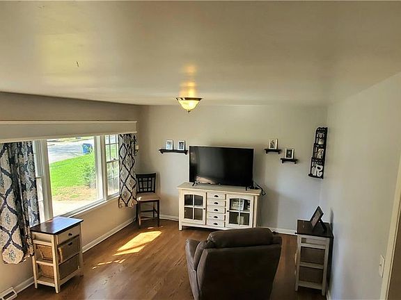 4th image of 315 Doggett Dr