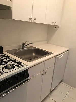 Rented by Carlyle Property Management | media 9