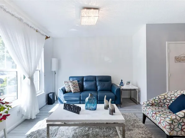 9925 NW 57th Mnr, Coral Springs, FL 33076