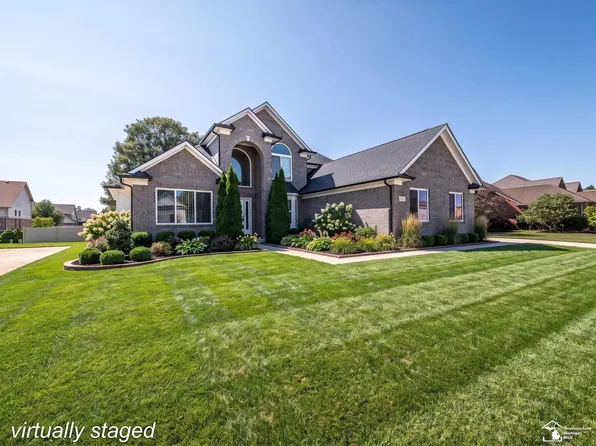 32220 Adam Brown Dr, Rockwood, MI 48173