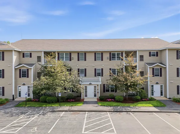 6 Crestview Circle #138, Londonderry, NH 03053