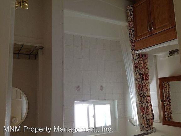 5th image of 1114 Village Dr APT 04
