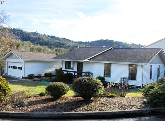 5th image of 2097 SE Lois St