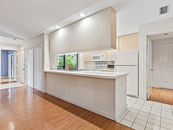4th image of 6256 SE Monticello Terrace