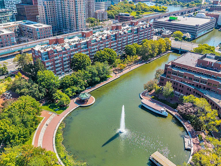 4 Canal Park #U-8 — Photo 2