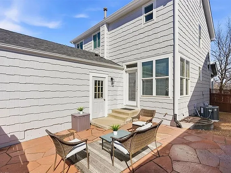 2043 King Way — Photo 31