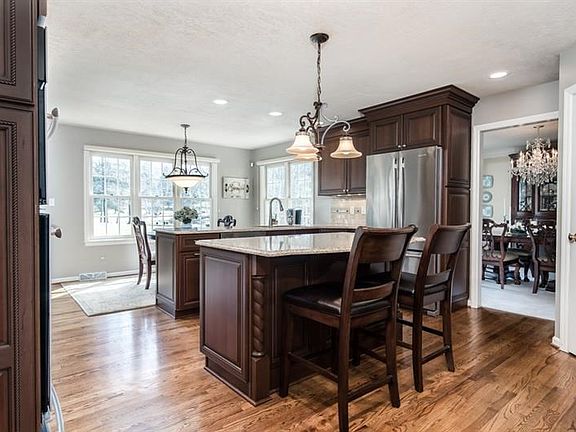 5th image of 101 Cherrington Dr