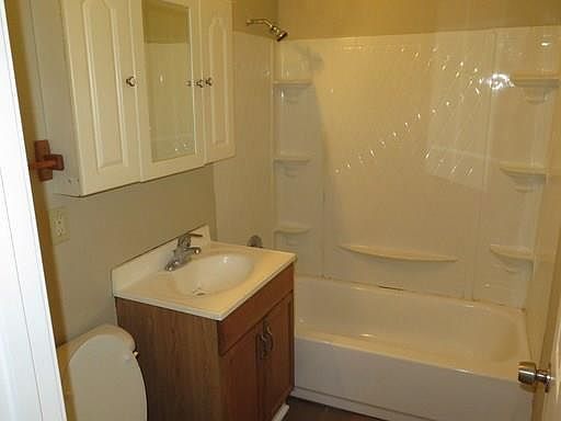 3rd image of 2328 Desire St