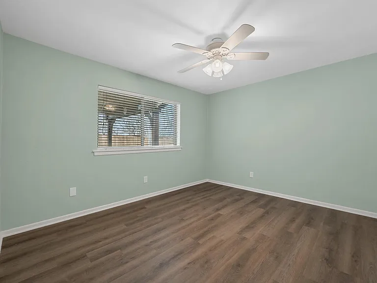 660 Springhill Dr — Photo 14