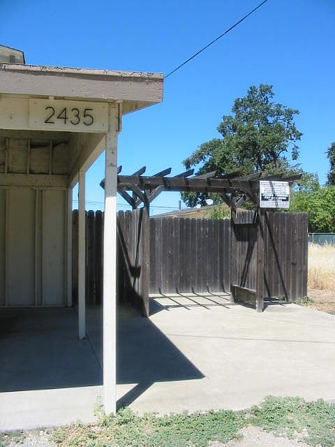 1st image of 2435 Hendricks Dr #2