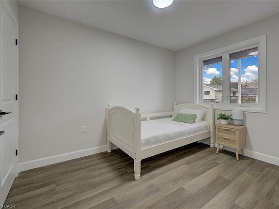 3rd image of 204 Elgin St
