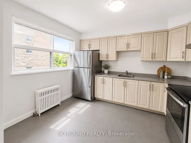 308 Lakeshore Rd W #3 — Photo 4