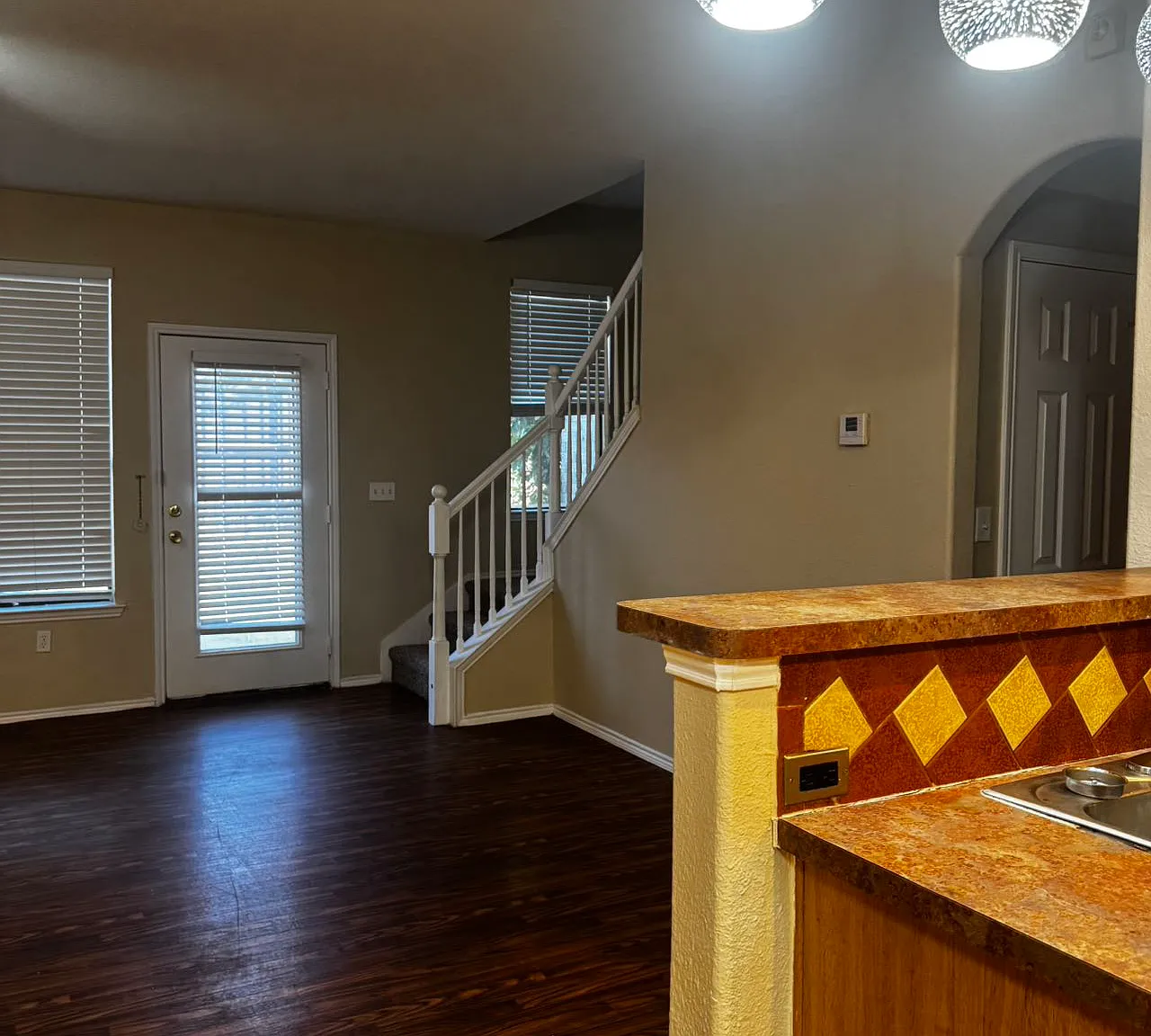5 bed, 2207 sqft, $2,680 — Photo 4