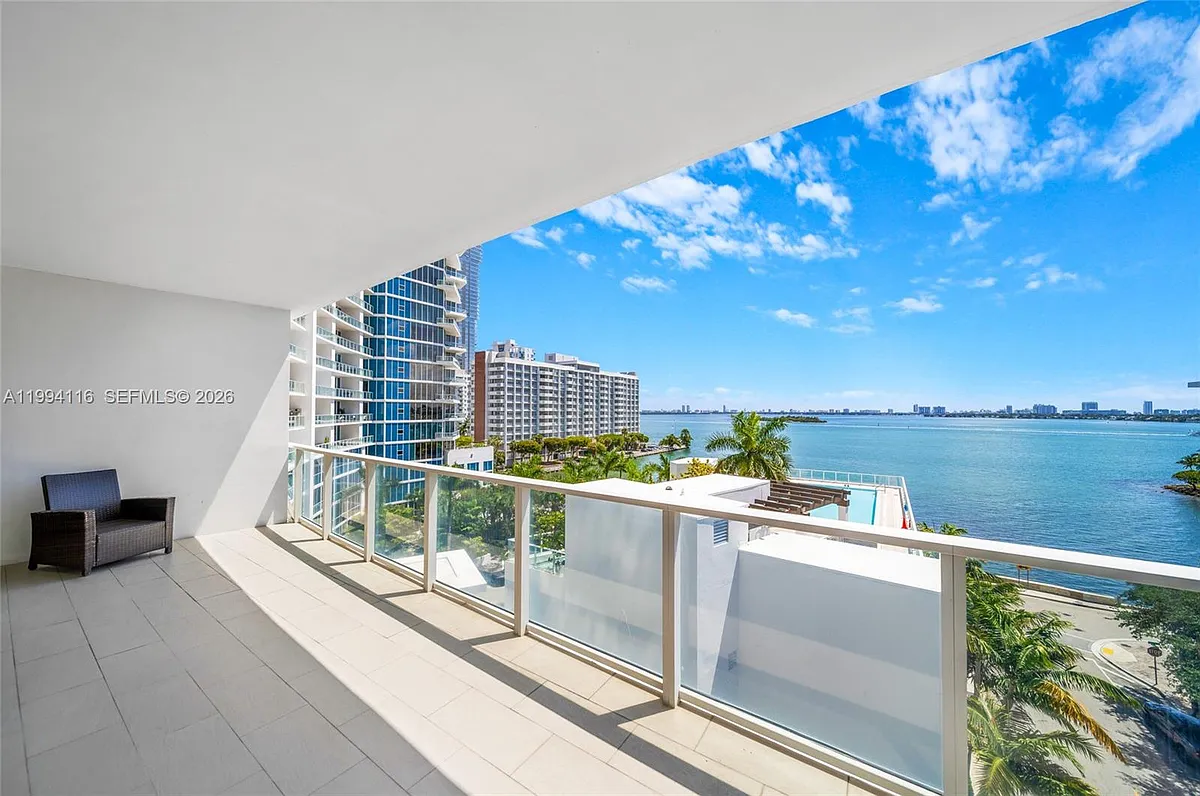 Building Photo - 2020 N Bayshore Dr #710