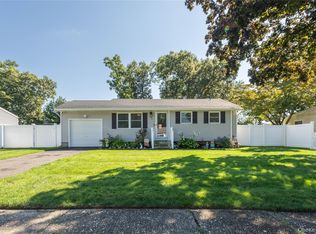 5 Norwalk Lane, Selden, NY 11784