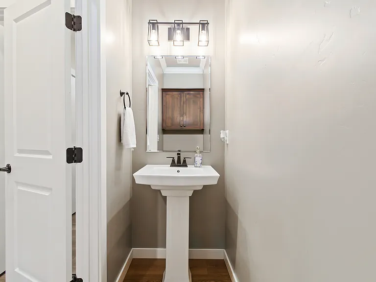 2700 E Clarene Dr — Photo 22