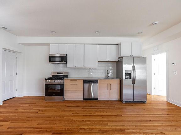 2nd image of 3107 N Harding Ave #2W