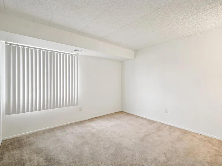 Riverside Village Apartments — Photo 108