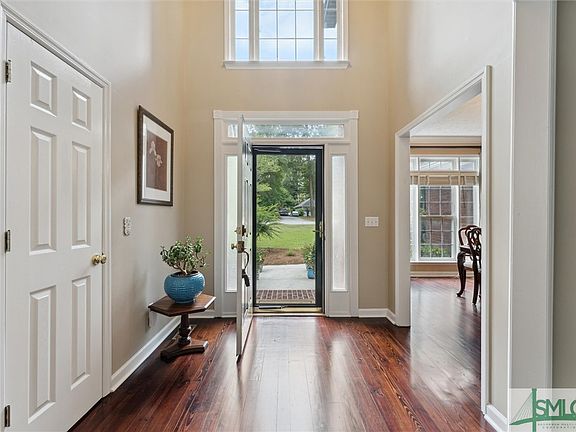 5th image of 220 Wellington Circle
