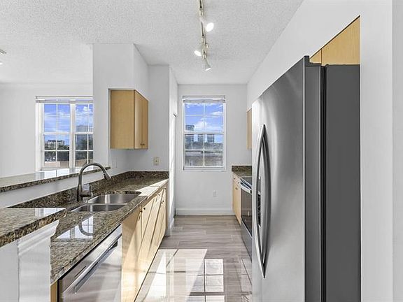 5th image of 616 Clearwater Park Rd APT 402