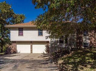 12206 Hubbard Rd, Kansas City, KS 66109