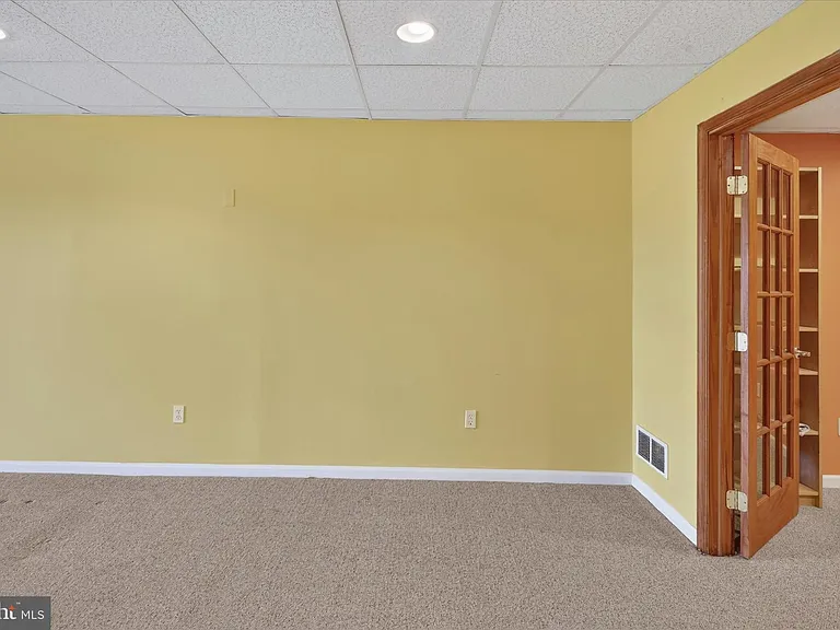 27 Lincoln Dr — Photo 53