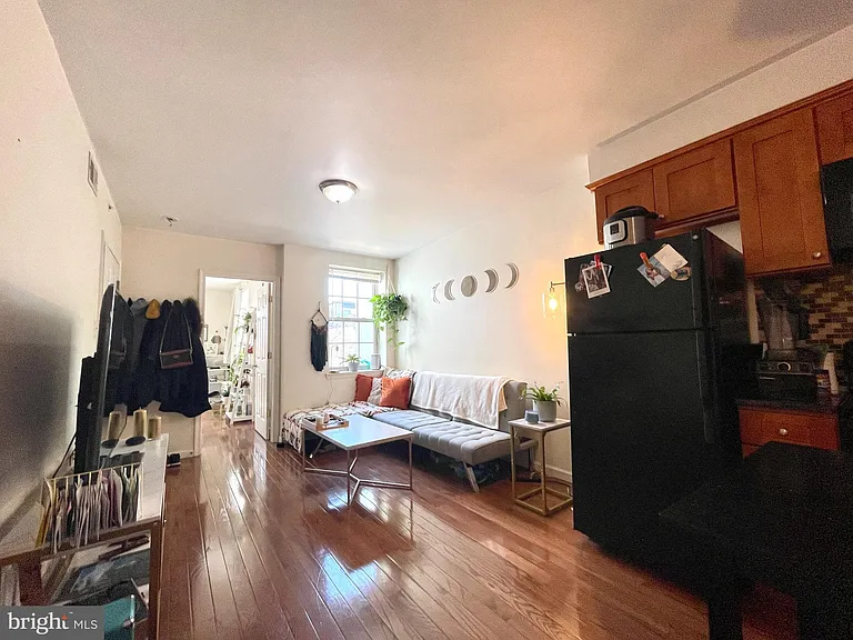 1131 Green St #3 — Photo 3