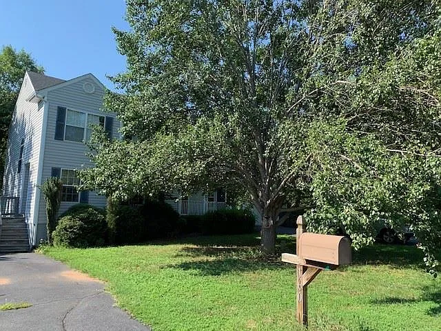 160 Buttercup Ln photo 1