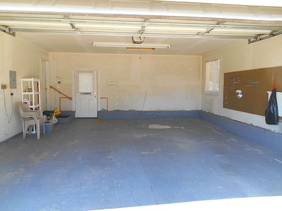 South-Facing 2-Car Garage